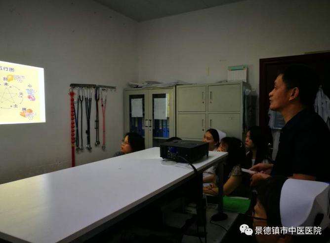 【奉人民為上，視群眾為友，與健康同行九】護(hù)理人員西學(xué)中